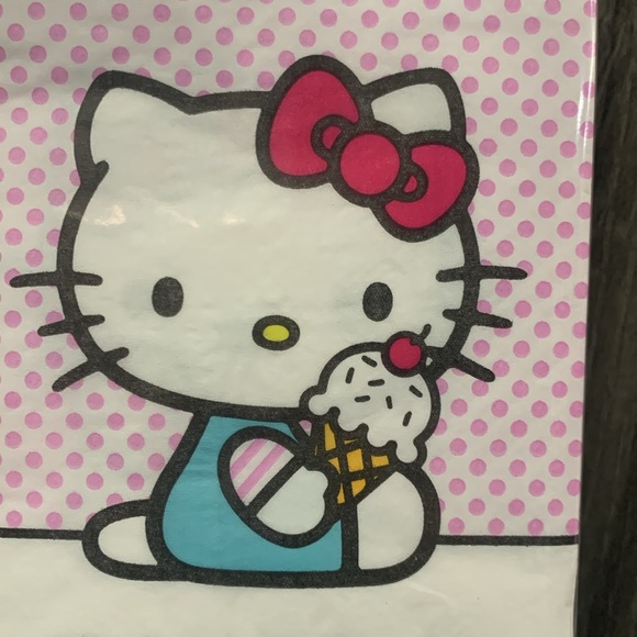 Sanrio Hello Kitty & Ice Cream Set of 32 Guest Towels Napkins New In Package - Picture 2 of 10